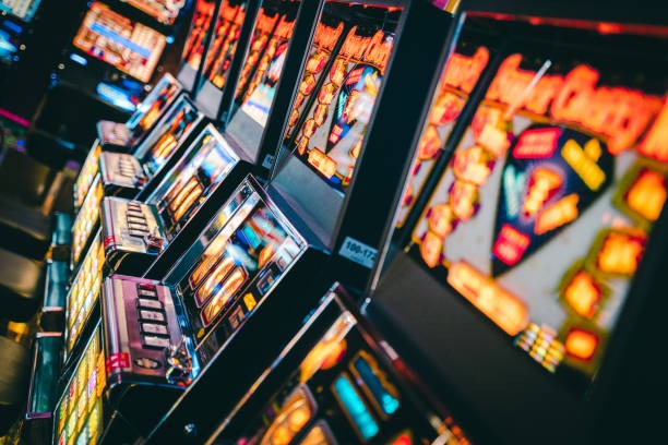 Slot game interface showing Aviator crash multiplier and Sweet Bonanza cluster symbols